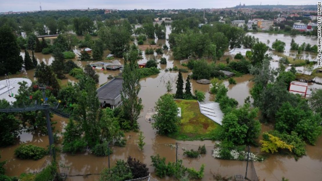 CNNE 153269 - image (2) 130604130141-10-europe-floods-0604-horizontal-gallery-jpg for post 87420