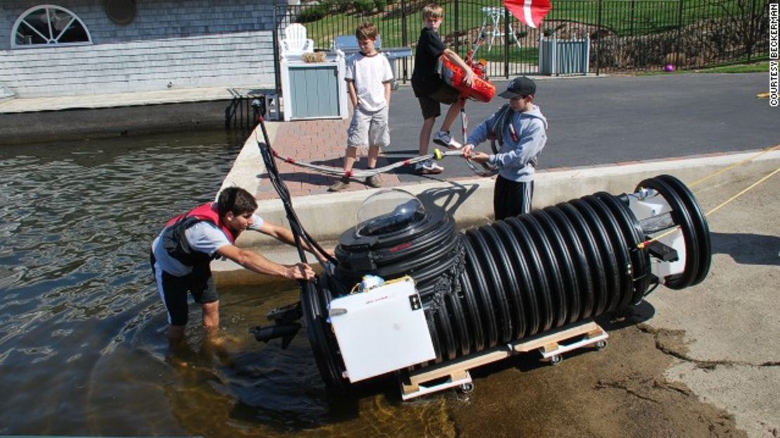 CNNE 153283 - image (3) 130528121033-submarine-lowered-into-water-horizontal-gallery-jpg for post 87105