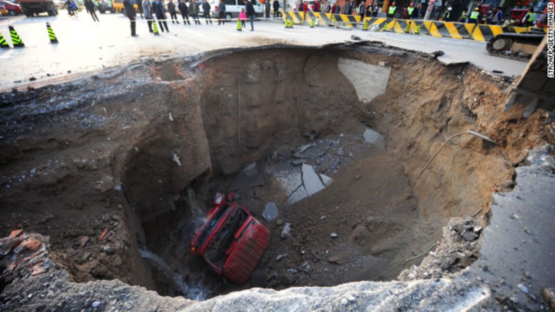 CNNE 153513 - image (7) 130301152623-10-sinkholes-0301-horizontal-gallery-jpg for post 74387