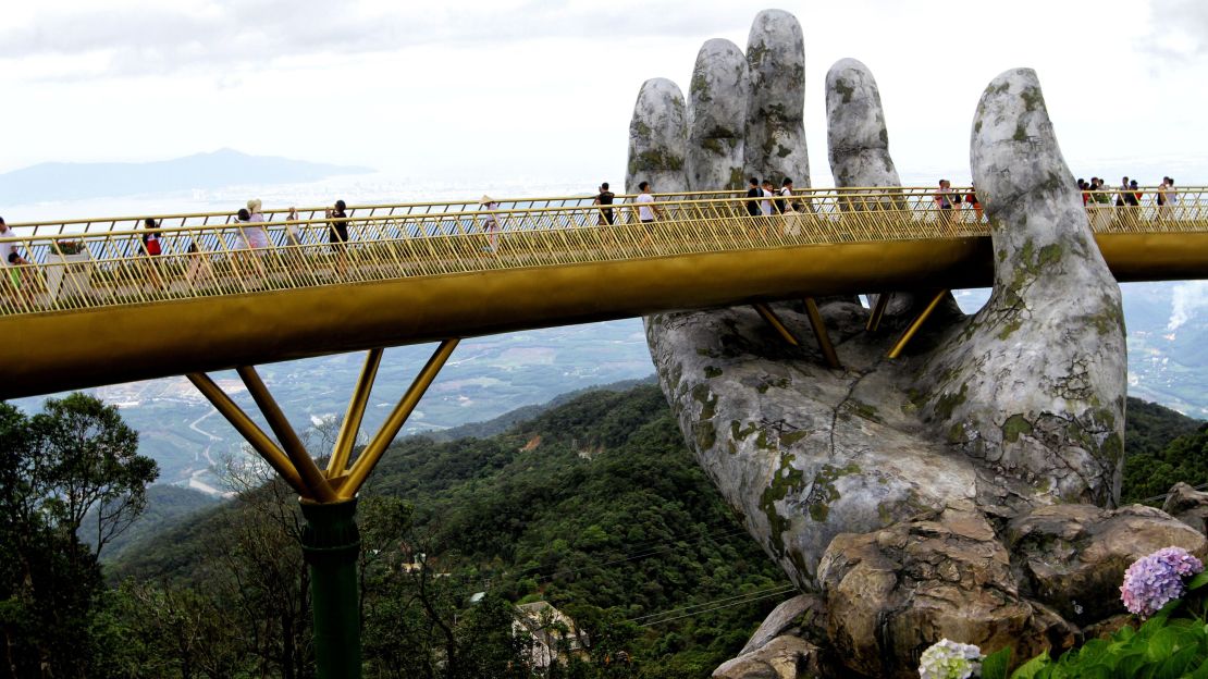 El "Puente Dorado" en el centro de Vietnam.