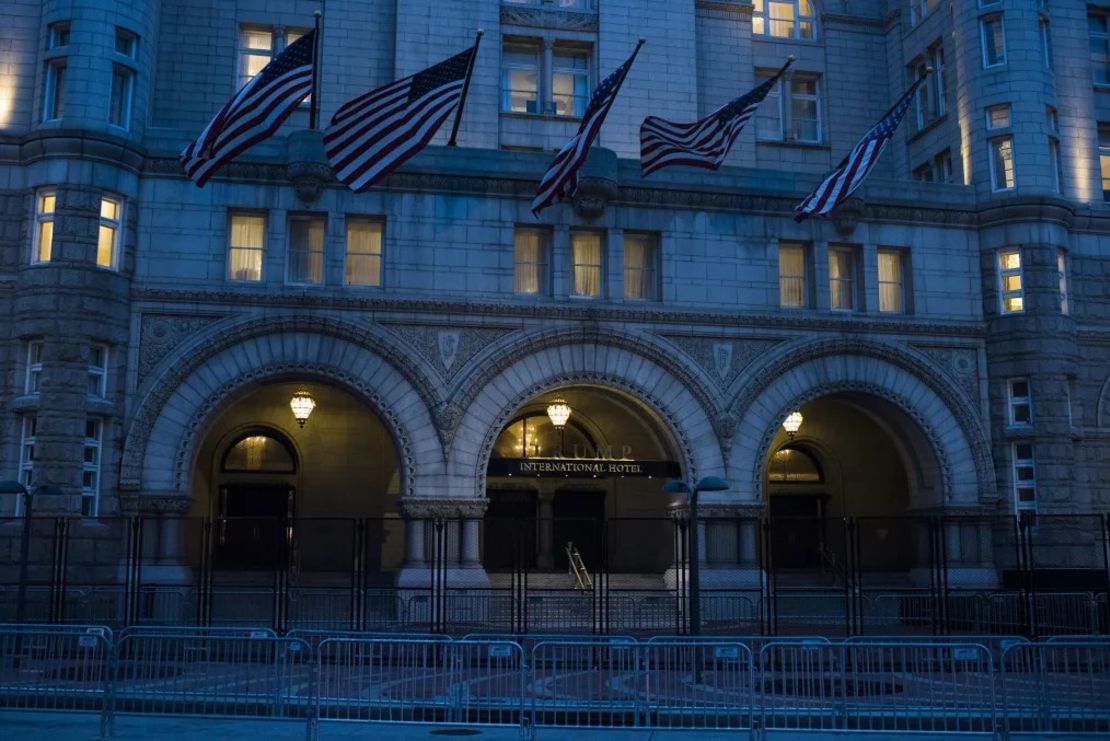 Barricadas frente al Trump International Hotel en Washington, el 17 de enero de 2021. Crédito: Pete Kiehart/Bloomberg/Getty Images