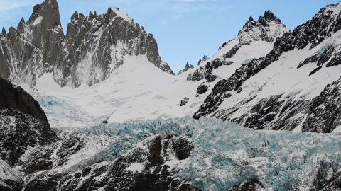 Vista del Glaciar Piedras Blancas en el Monte Fitz Roy en el Parque Nacional Los Glaciares, cerca de El Calafate, Argentina, el 30 de marzo de 2023.