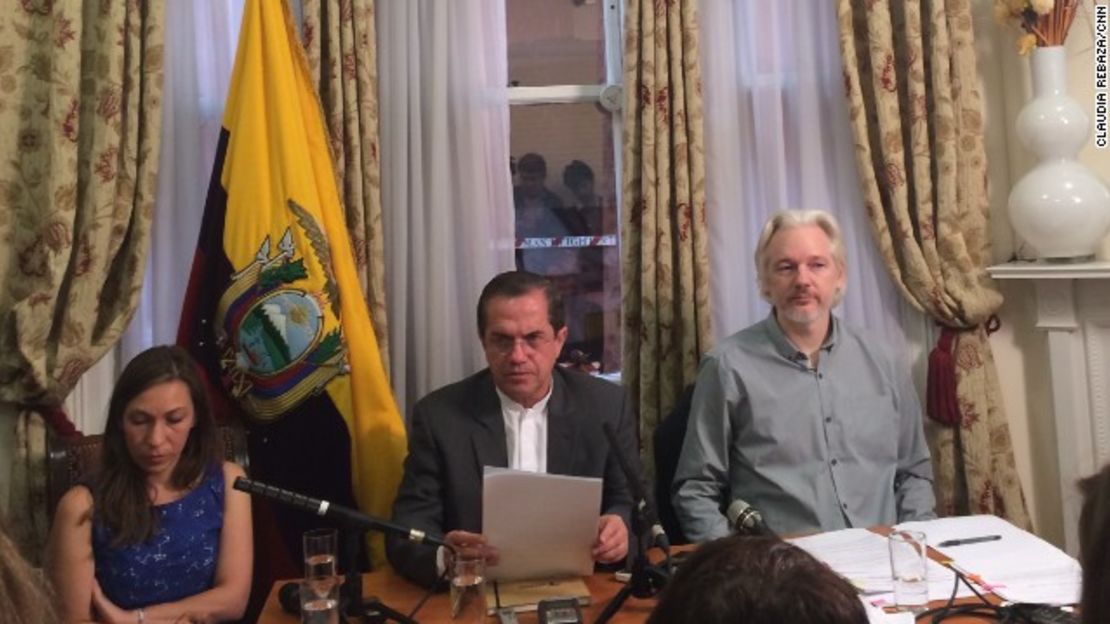 CNNE 153782 - image (1) 140818090324-uk-julian-assange-presser-2-rebaza-story-top-jpg for post 131237