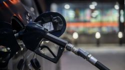 CNNE 1539009 - ¿por que los estadounidenses gastarian menos en gasolina en el 2024?