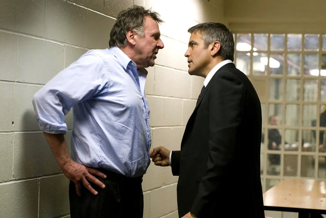 Tom Wilkinson, izquierda, y George Clooney en "Michael Clayton" de 2007.