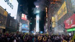 CNNE 1542272 - mas de 100 anos de tradicion de la caida de la bola en times square