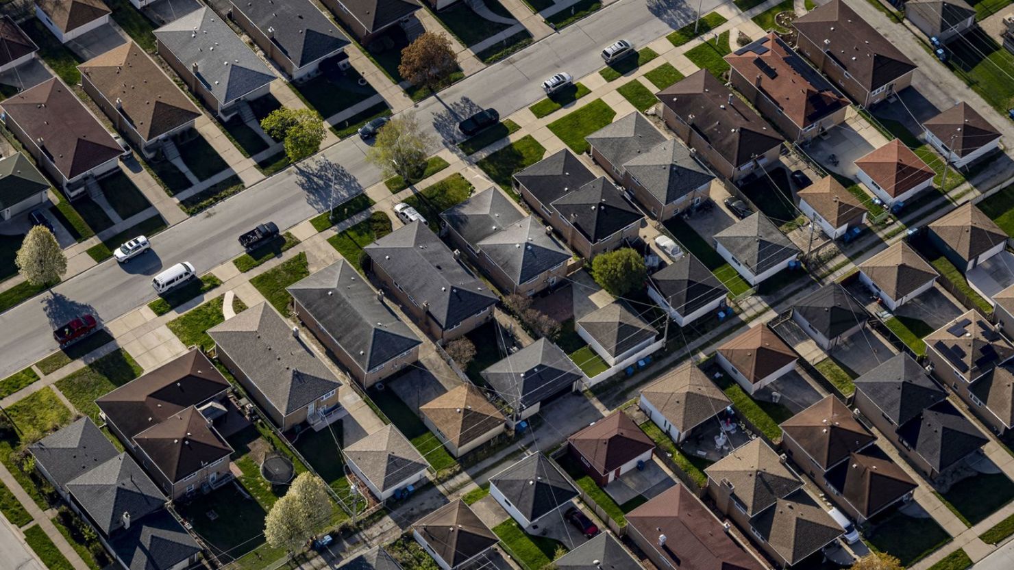 Casas en el área suburbana del sur de Chicago el 26 de abril de 2023.