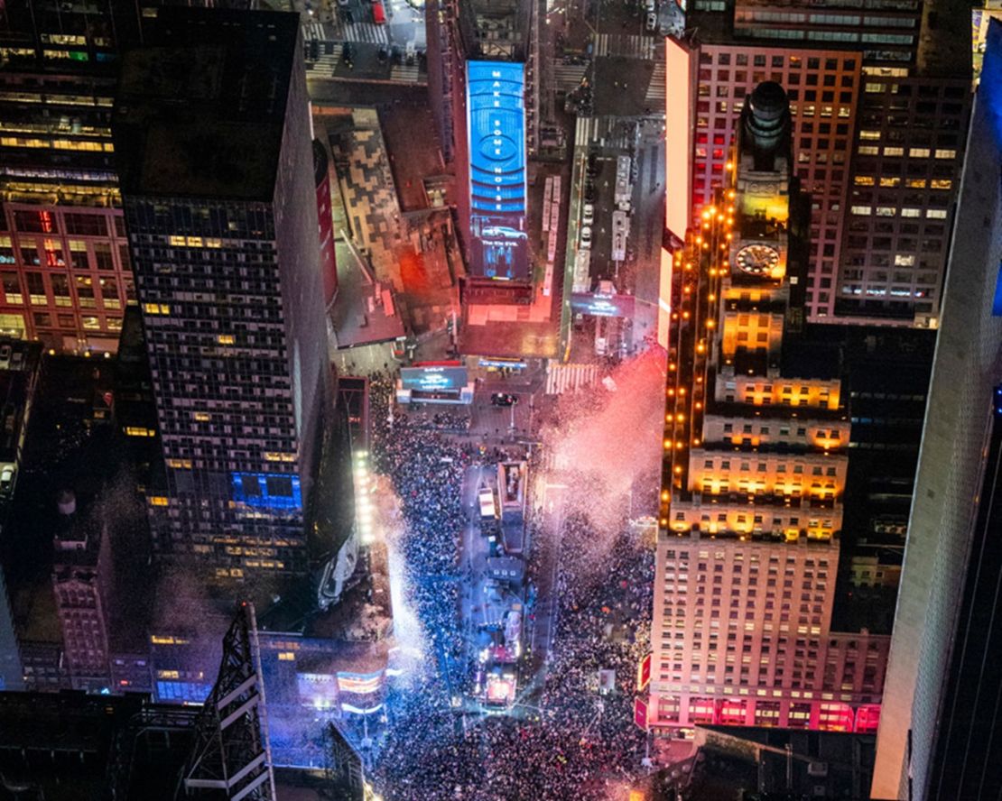 Así se vivía la víspera de Año Nuevo en Times Square el 1 de enero de 2024 en la ciudad de Nueva York.