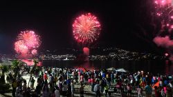 CNNE 1542805 - turistas viajan a acapulco a recibir el ano nuevo