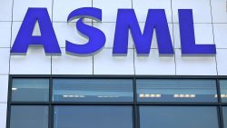 CNNE 1543071 - asml limita venta de equipos de produccion de chips a china