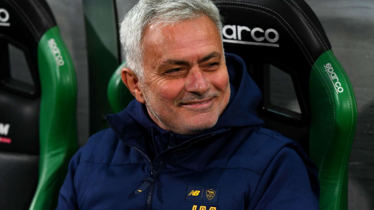 CNNE 1543095 - mourinho desea un feliz ano con un toque de humor