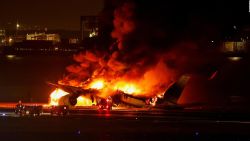 CNNE 1543219 - ¿que leccion deja el incendio de un avion en haneda, japon?