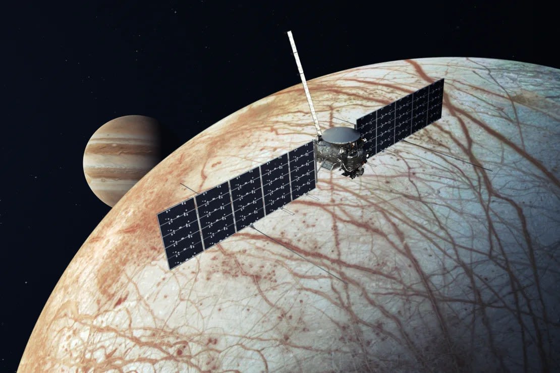 El Europa Clipper de la NASA investigará la posible habitabilidad de una de las lunas de Júpiter cubiertas de hielo.