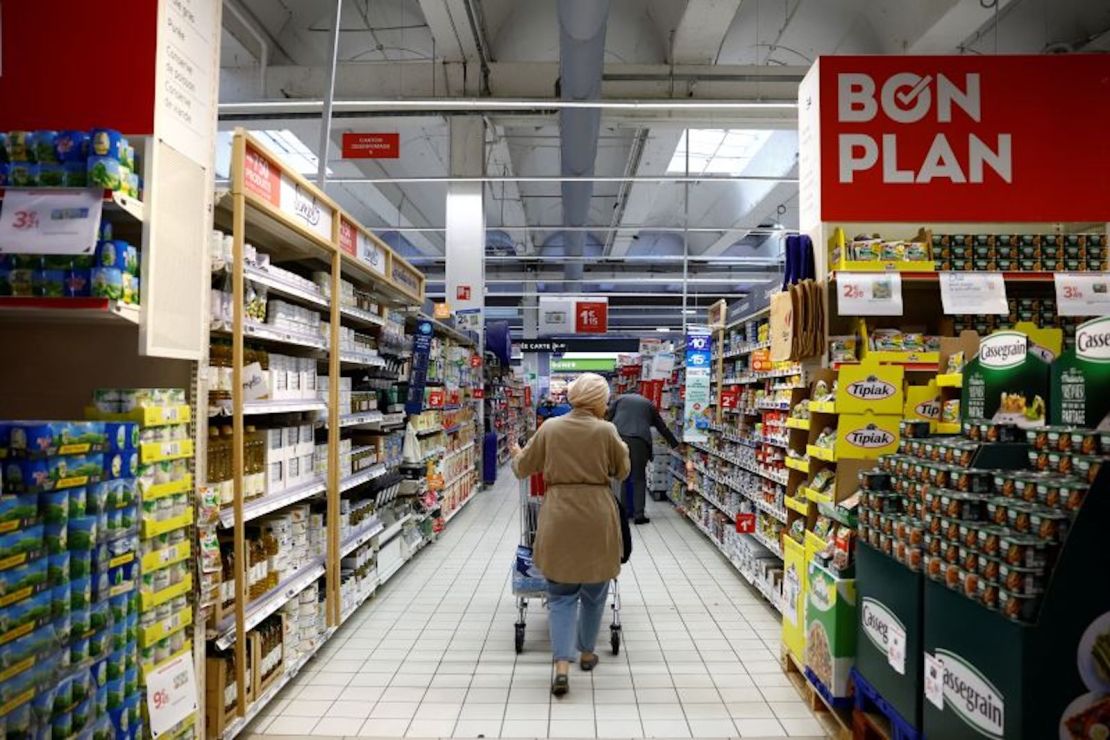 Un supermercado Carrefour en Montesson, cerca de París, el 13 de septiembre de 2023. Carrefour ha criticado las subidas de precios de las empresas de bienes de consumo.