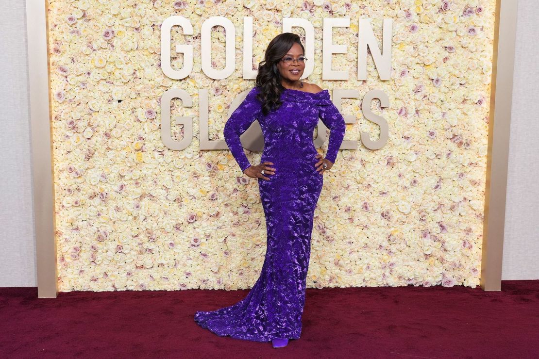 Oprah Winfrey hizo un guiño a "El color púrpura", de la que es coproductora, vestida de Louis Vuitton. Bromeó con la revista People: "¡Estoy haciendo por el púrpura lo que Barbie hizo por el rosa!".