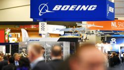 CNNE 1545775 - acciones de boeing se desploman