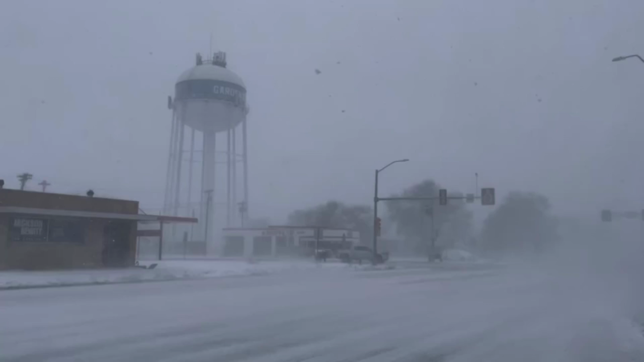 CNNE 1545980 - tormentas de nieve en ee-uu- dejan desoladores y gelidos paisajes