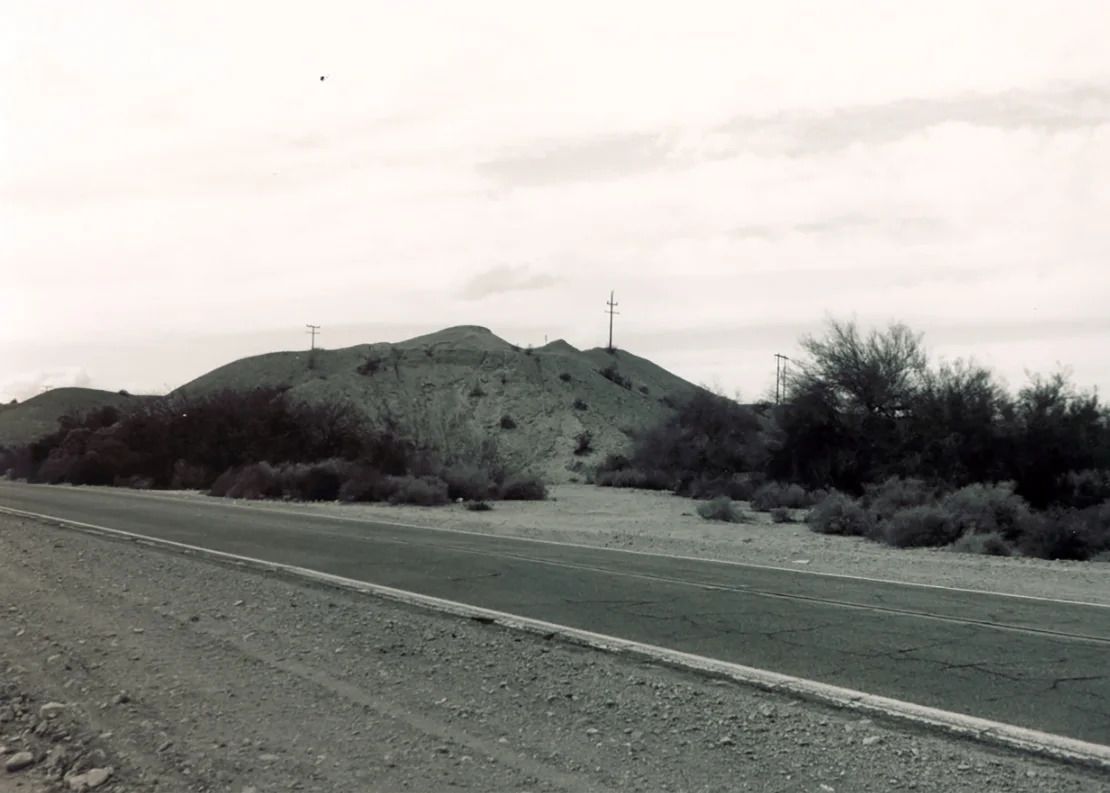 El cadáver de la víctima fue encontrado en esta zona remota en la autopista 95, justo al norte de Blythe, California.