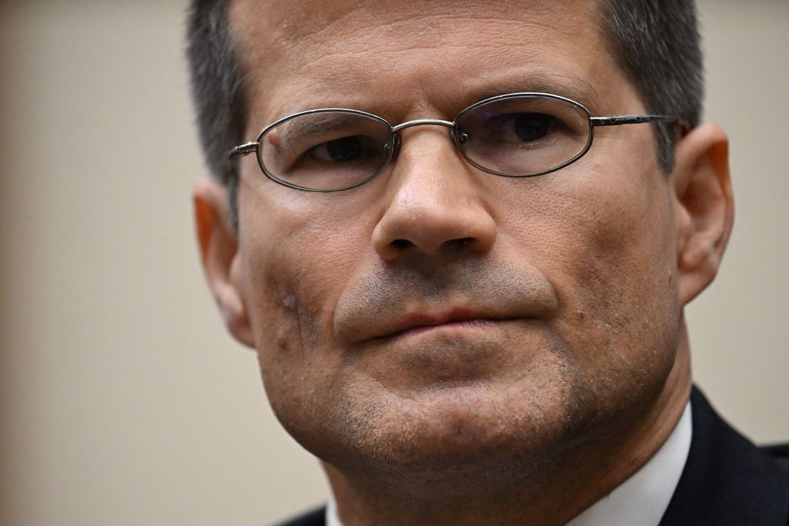 D. John Sauer escucha mientras testifica durante una audiencia en el Capitolio en Washington, en julio de 2023. Jim Watson/AFP/Getty Images