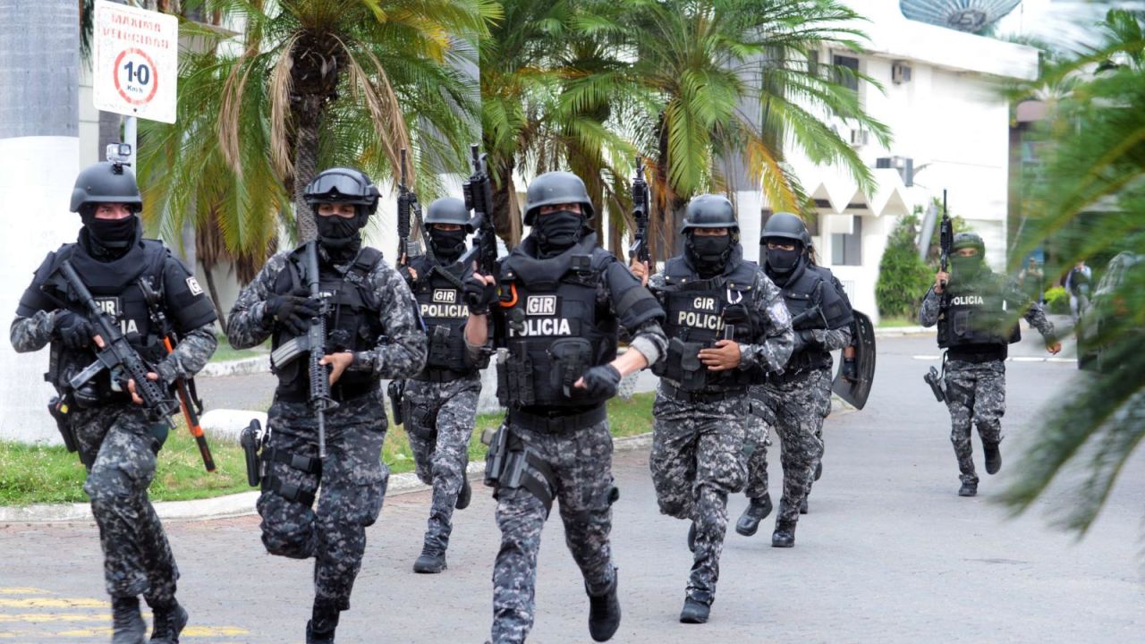 CNNE 1546709 - coronel retirado- crisis en ecuador es por falta de control de las carceles