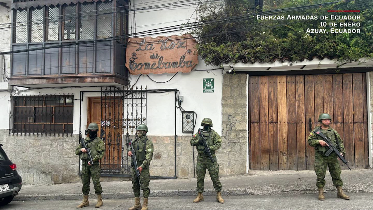 CNNE 1546905 - despliegue militar en ecuador tras ataque a canal de television