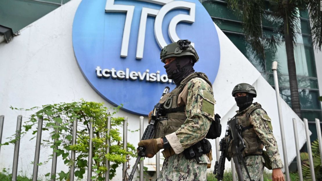 CNNE 1547035 - ecuador- el terror de los periodistas de tc television, en primera persona