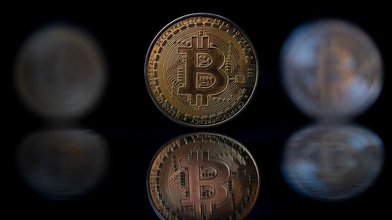 El bitcoin ha sido un activo volátil. Los ETF harán que la criptomoneda sea más accesible a los inversores de a pie.
Crédito: Jonathan Raa/NurPhoto/Getty Images