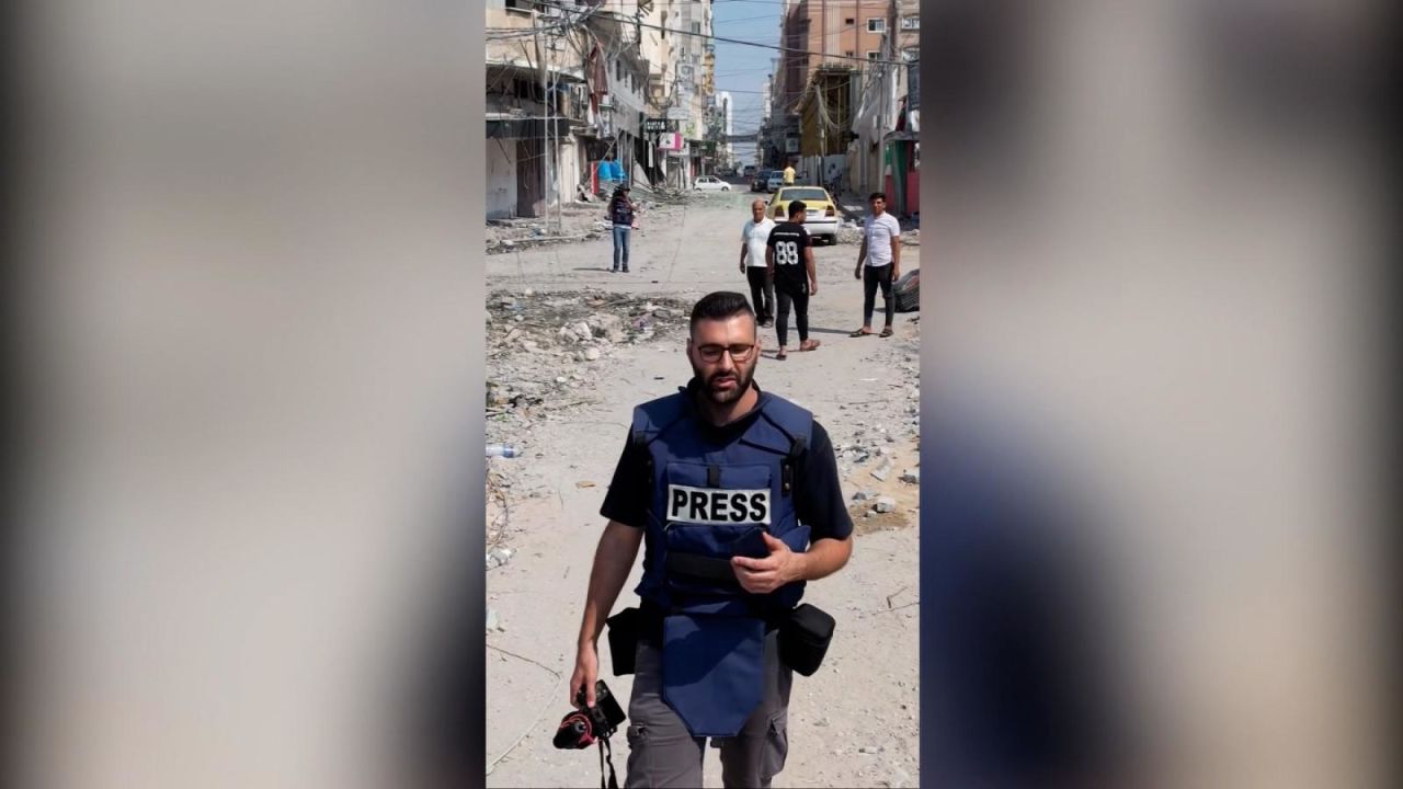 CNNE 1548019 - un periodista palestino documenta los estragos de la guerra en gaza