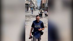 CNNE 1548019 - un periodista palestino documenta los estragos de la guerra en gaza