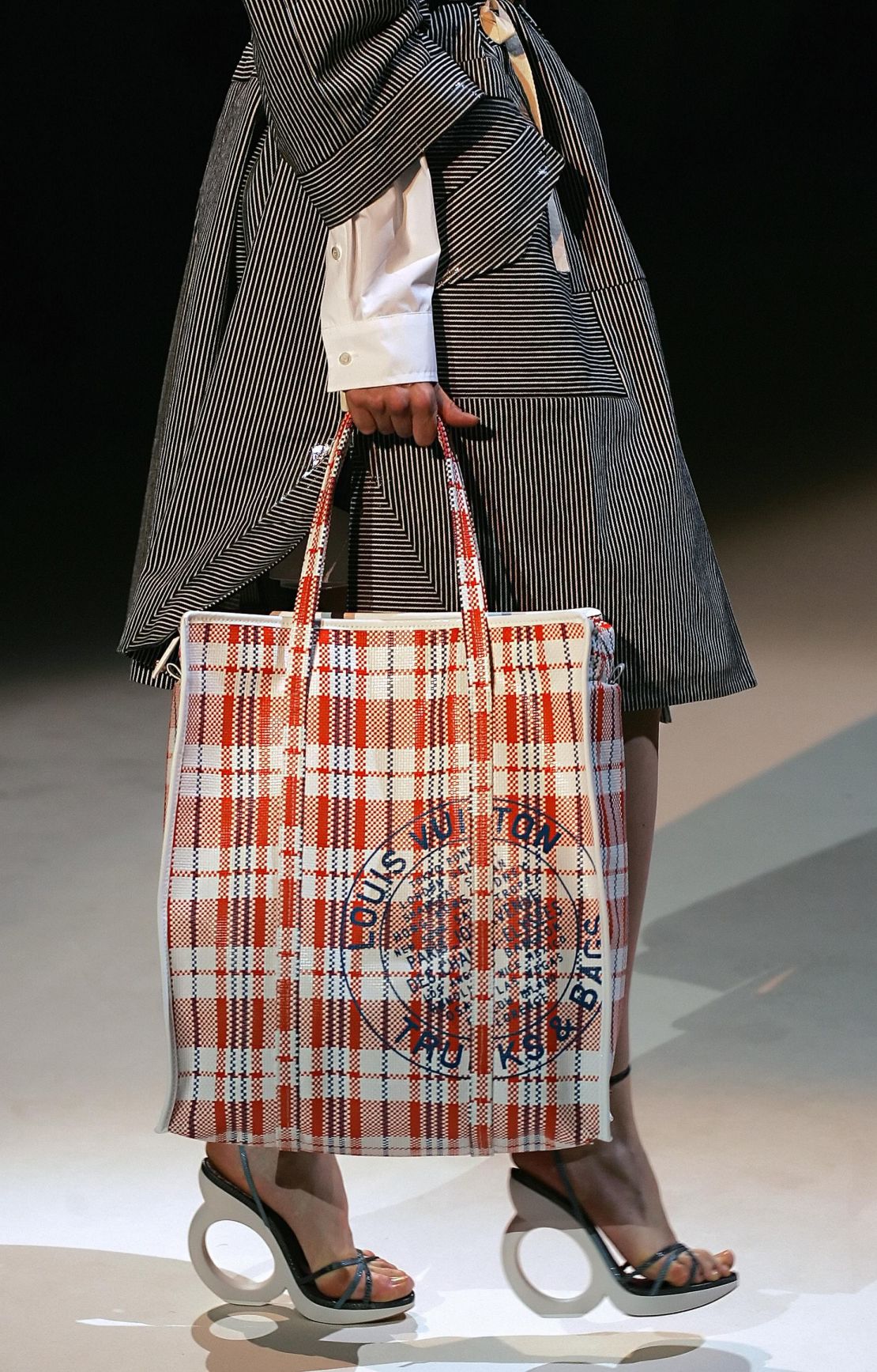 En 2007, Louis Vuitton rindió homenaje a la "bolsa de lavandería".