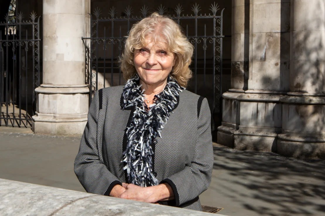 Jo Hamilton frente a los Tribunales Reales de Justicia de Londres en 2021 después de que se anulara su condena.