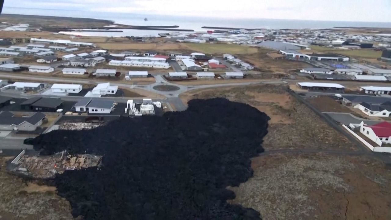 CNNE 1549849 - video capta los danos ocasionados por la erupcion del volcan en islandia