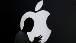 CNNE 1551513 - apple ofrece descuentos temporales en china