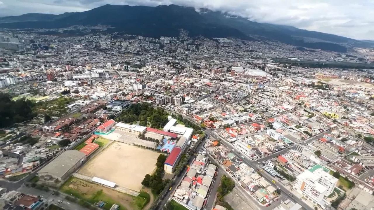 CNNE 1552367 - asi son los sobrevuelos de control contra la violencia en ecuador