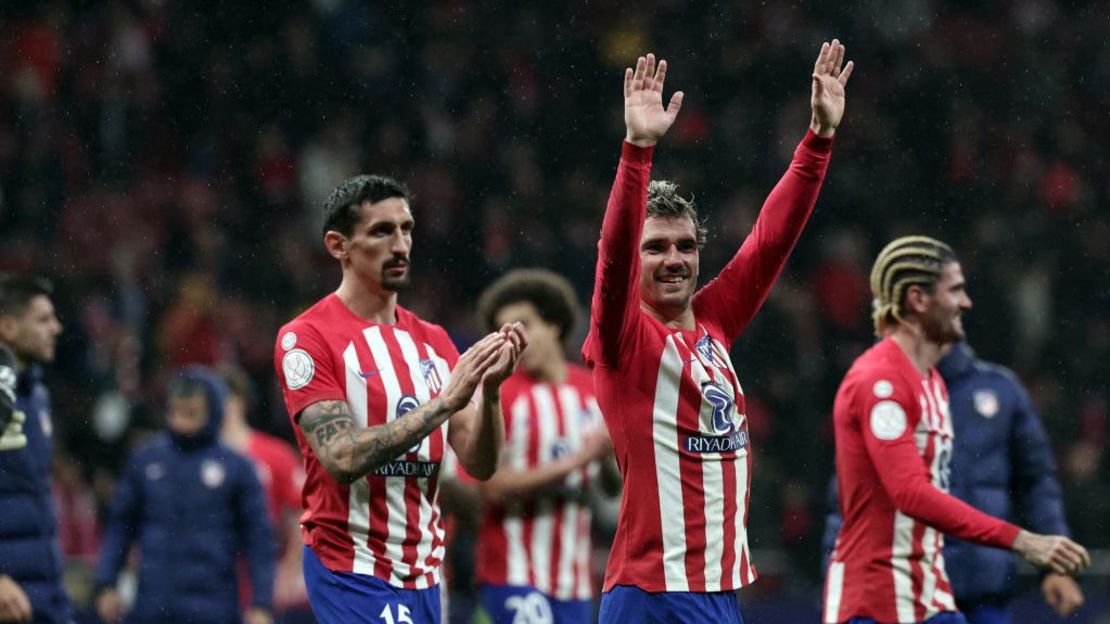 Antoine Griezmann y sus compañeros celebran tras la victoria frente al Real Madrid el 18 de enero de 2024.