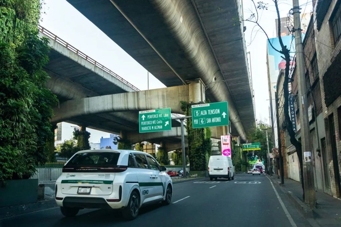 Un vehículo eléctrico BYD, operado por Vemo, en Ciudad de México en noviembre. Crédito: Mariceu Ethrall/Bloomberg/Getty Images