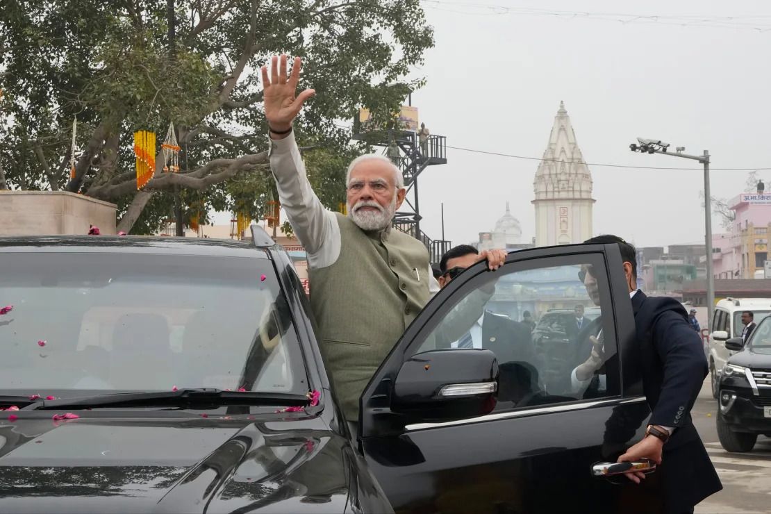 El primer ministro indio, Narendra Modi, antes de inaugurar un nuevo aeropuerto y una estación de tren en Ayodhya, India, el sábado 30 de diciembre de 2023.