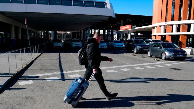 CNNE 1554384 - spain-transport-taxi-strike-vtc