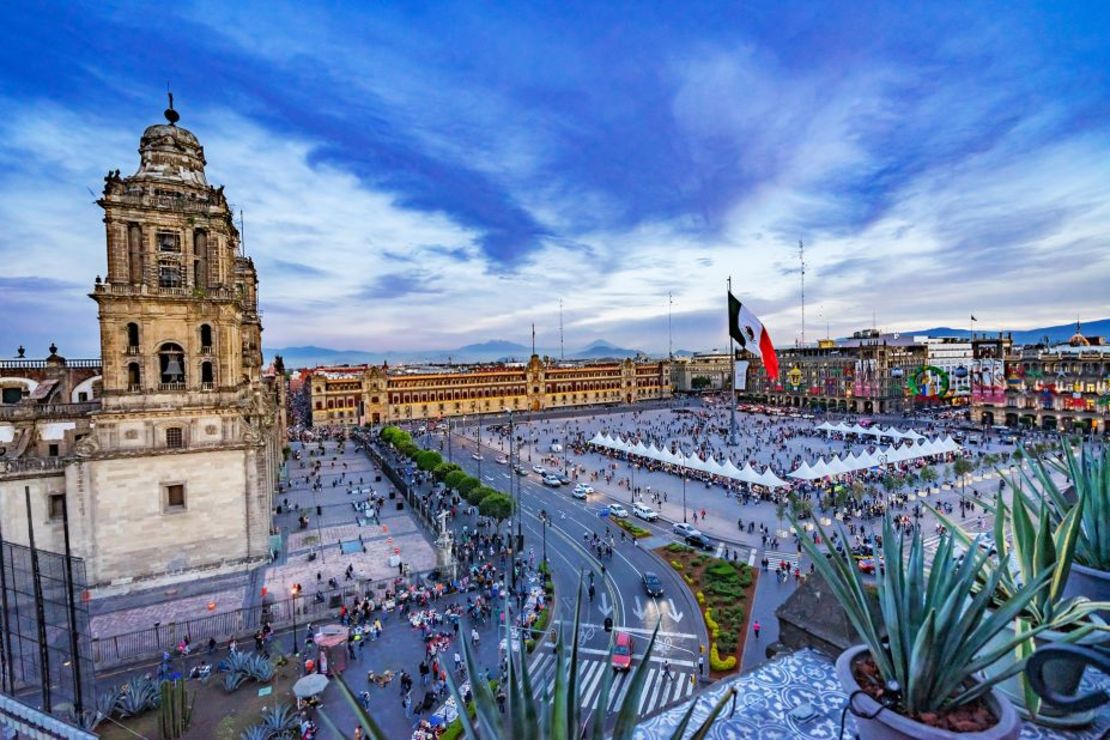 Plaza de la Constitución, también conocida como Zócalo, Ciudad de México. Crédito: bpperry/iStock Editorial/Getty Images