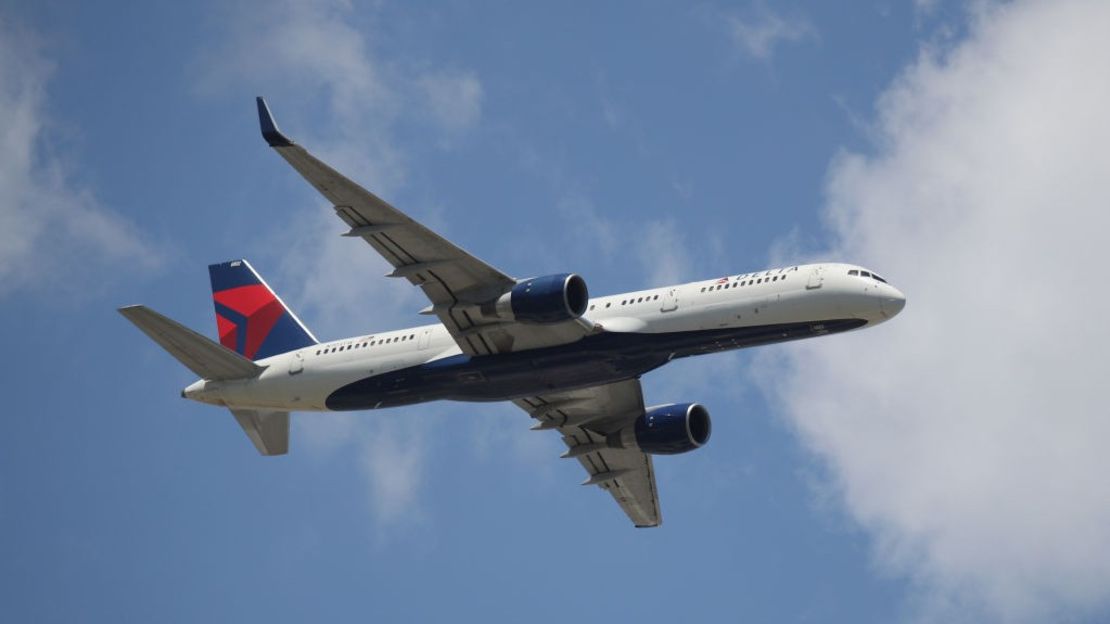 Un Boeing 757-2Q8 operado por Delta Airlines despega del aeropuerto JFK el 24 de agosto de 2019 en el distrito de Queens de la ciudad de Nueva York.