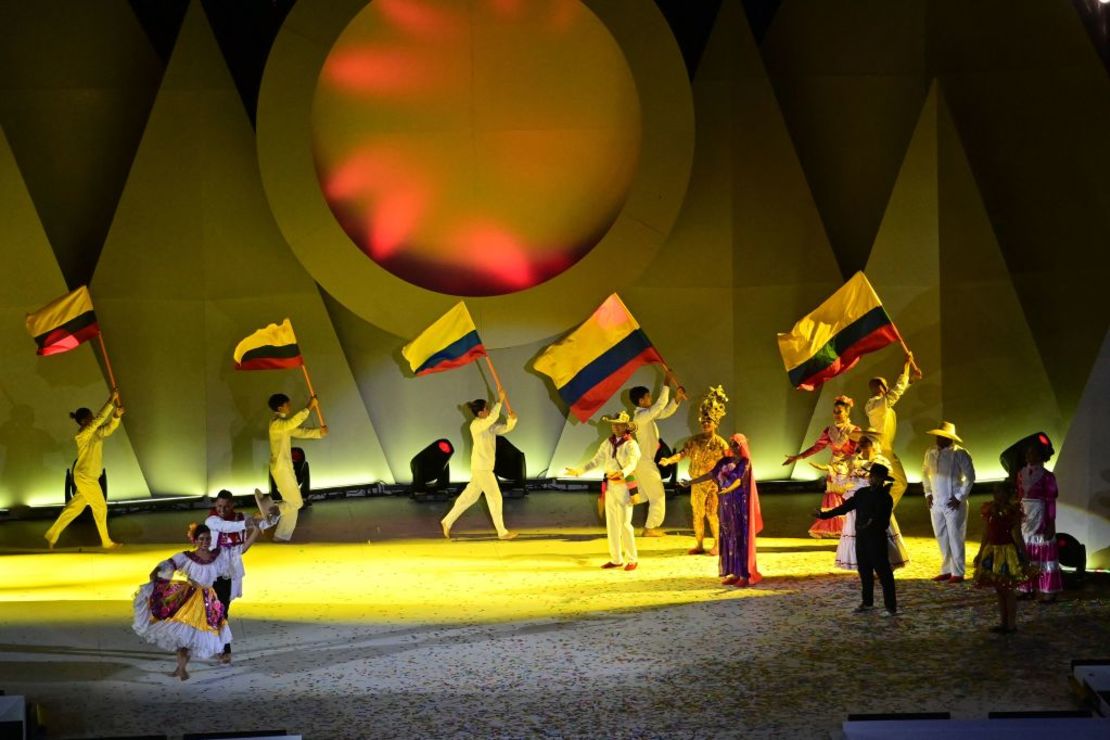 Artistas colombianos actúan durante la ceremonia de clausura de los Juegos Panamericanos Santiago 2023 en el estadio Bicentenario de La Florida en Santiago, el 5 de noviembre de 2023. Crédito: PABLO VERA/AFP vía Getty Images