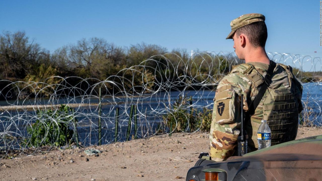 CNNE 1556065 - persiste el alambre de puas en el limite texas-mexico