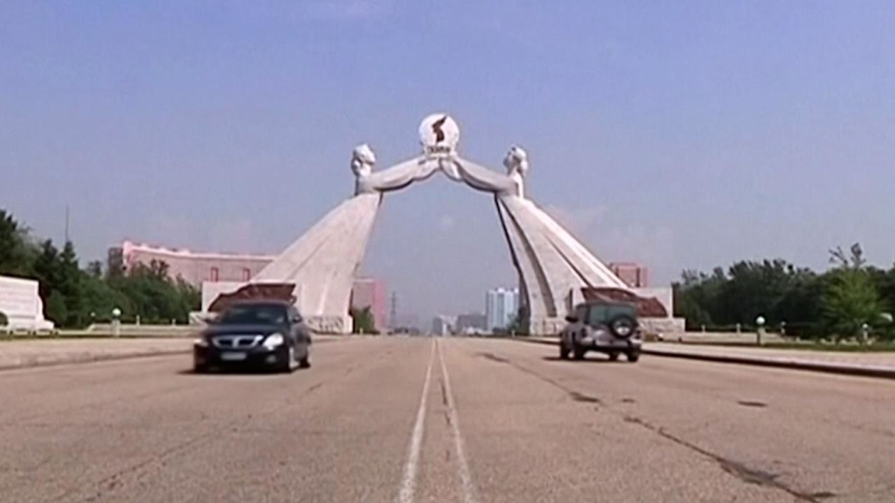 CNNE 1556315 - demuelen el arco de la reunificacion en corea del norte