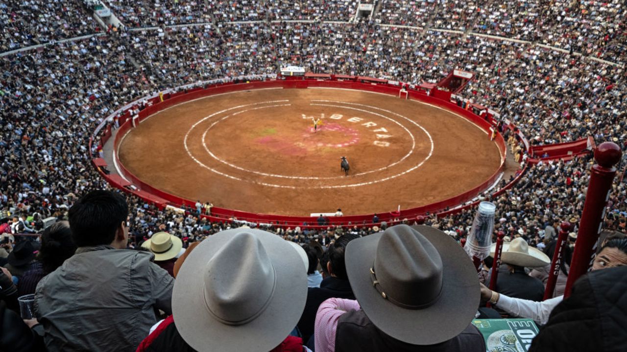 TOPSHOT - Spectators watch a bullfight at the Monumental Plaza de Toros Mexico in Mexico City on January 28, 2024. Bullfighting resumed on Sunday in Mexico City after the Supreme Court revoked an earlier suspension. (Photo by CARL DE SOUZA / AFP)