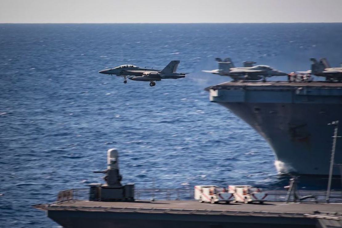 Un F/A-18E Super Hornet despega del portaaviones USS Carl Vinson durante ejercicios en el Mar de Filipinas el 31 de enero.