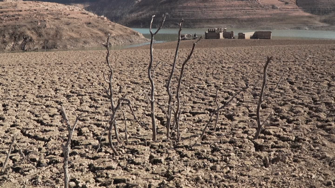 CNNE 1559906 - emergencia por sequia en cataluna- asi se ven las reservas de agua