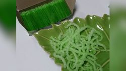 CNNE 1560001 - corea del sur pide a la gente que deje de comer palillos fritos