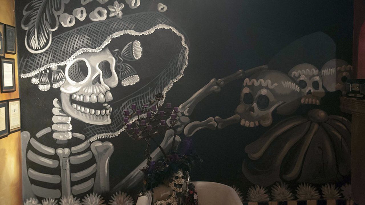 An image of a "Katrina" symbolizing the dead --- created by cartoonist Jose Guadalupe Posada --- is displayed at the Catrina Museum in Saltillo, Coahuila state, Mexico, on October 30, 2013. The museum, the only of its kind in the world, was created by Mexican teachers Cynthia Morales and Erick Fuentes. AFP Photo/ Julio Cesar AGUILAR