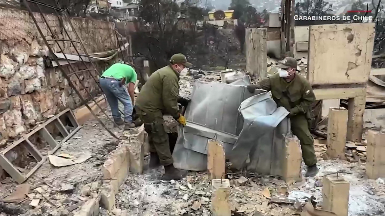 CNNE 1561201 - videos captan la feroz destruccion de los incendios en chile