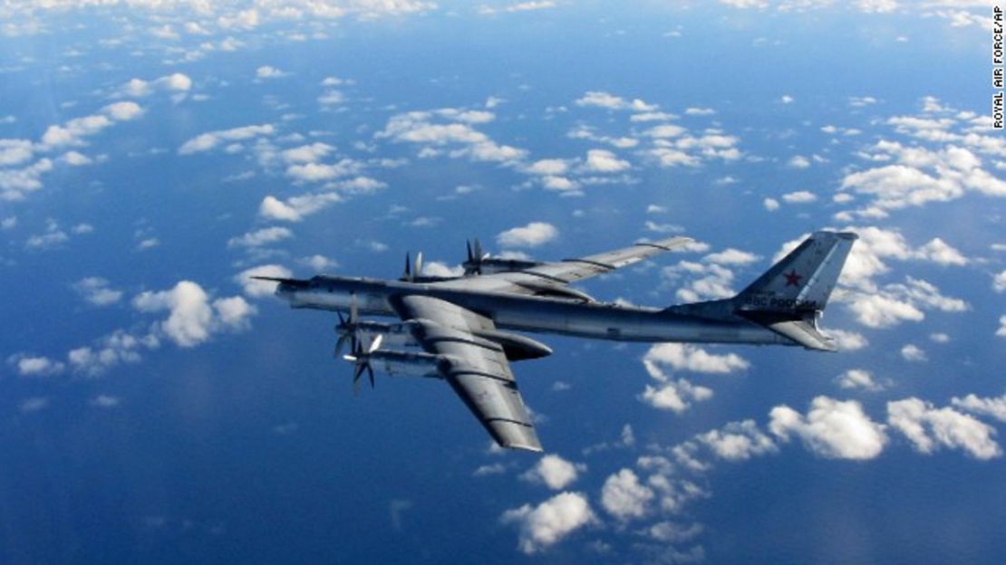 Un bombardero ruso TU-95, como los interceptados por cazas del NORAD.